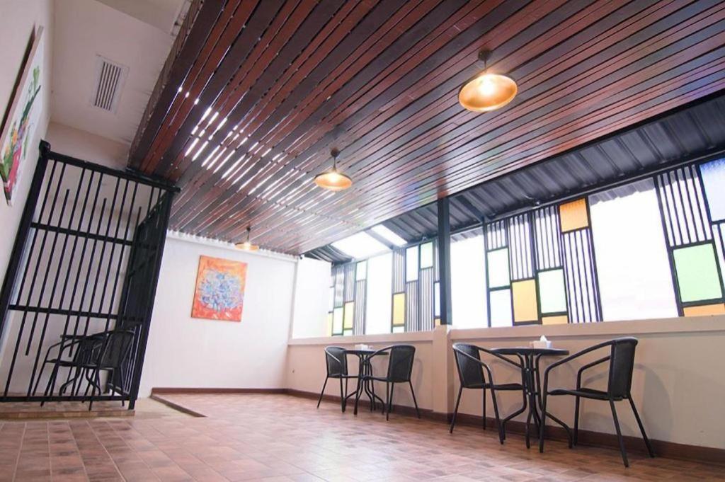 Hotel At At Udon 2*